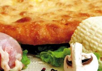 Осетинский пирог со свининой, грибами и сыром