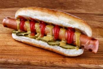 Хот Дог с маринованными огурцами