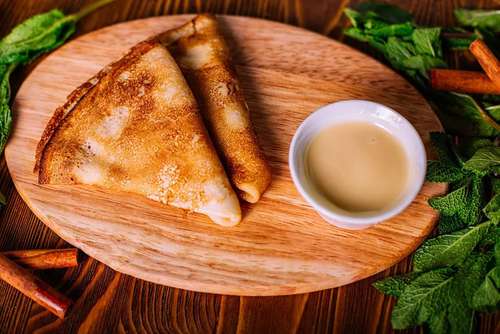 Блин с маслом и сгущенкой 0.125 кг.