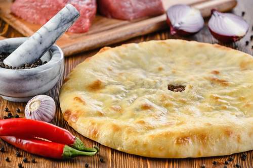 Осетинский пирог с мясом . 900 гр