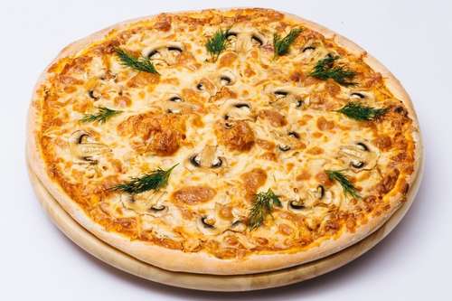 Пицца грибная с курицей 730				гр.