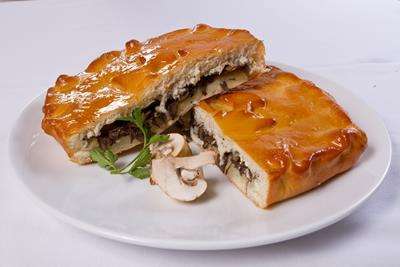 Пирог с картофелем и грибами 1 кг.