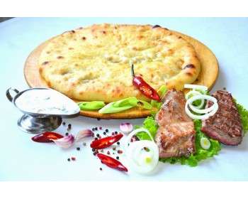 Осетинский пирог с мясом (на выбор) и картофелем 1000 грамм