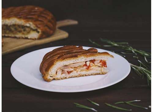 Пирог сытный с ветчиной, помидорами и сыром, 1 кг.