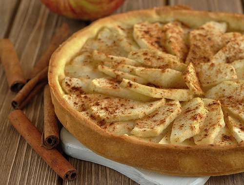 Песочный пирог с творожным кремом, яблоком и корицей 1 кг.