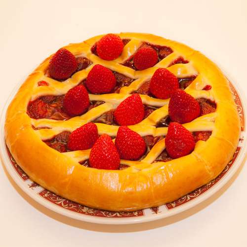 Пирог с клубникой (под заказ) 800 гр