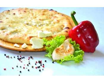Осетинский пирог с куриным филе и сыром 1000 грамм