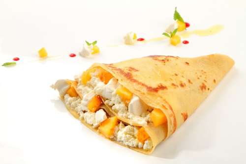 Блин с творогом, зефиром и персиками 120/100 гр.