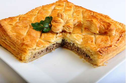Пирог слоеный с фаршем (свинина, курица) 1 кг
