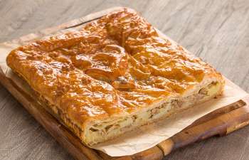 Пирог слоеный с курицей и картошкой 1 кг