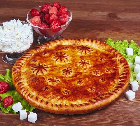 Русский пирог с клубникой и творогом 1000 гр