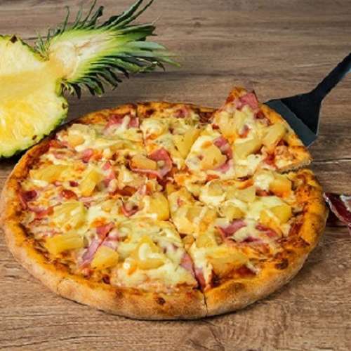 Пицца с ветчиной и ананасами