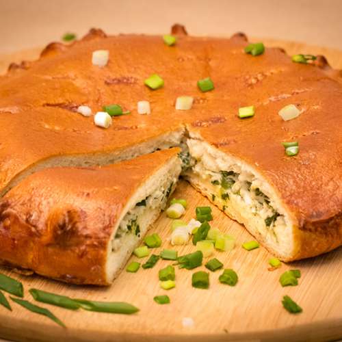 Пирог с зеленым луком и яйцом