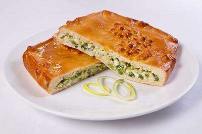 Пирог с зеленым луком и яйцом 1 кг.