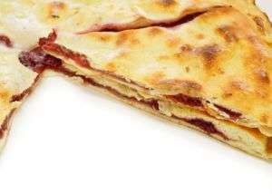 Осетинский пирог с вишней и клубникой 750 г.