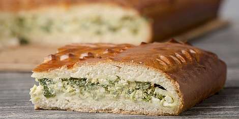 Пирог с луком и яйцом