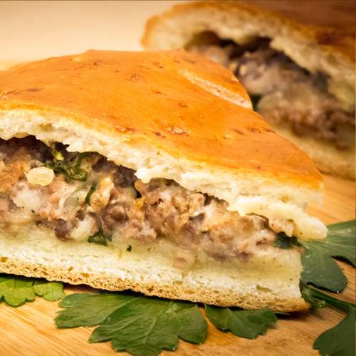 Пирог мясной с молочным соусом