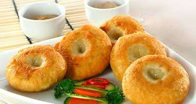 Жареные пончики с мясной начинкой 1 шт.