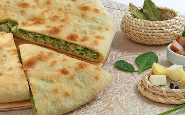Пирог с курицей, сыром и шпинатом 900 гр.