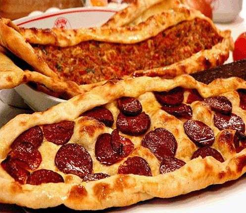 Пицца турецкая с Колбасой и салями 500 гр 1 шт