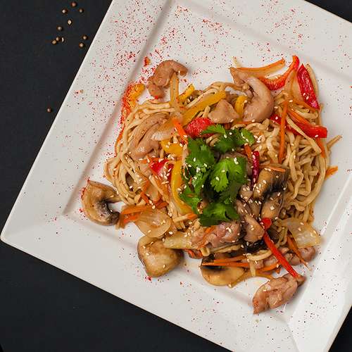 Лапша с курицей 400 гр.
