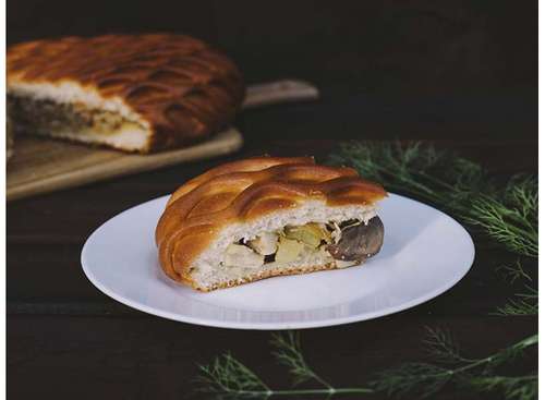 Пирог сытный, с курицей, грибами и картофелем, 0,5 кг.