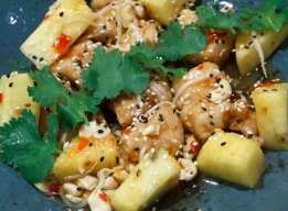 Курица в кисло-сладком соусе с анансами и кешью
