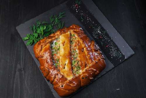 Пирог с кижучем и брокколи в сметане 500 г.