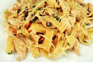 Паста с курицей и грибами
