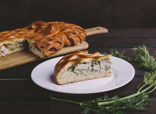 Диетический пирог сытный с нежной курочкой и зеленью под сырным...