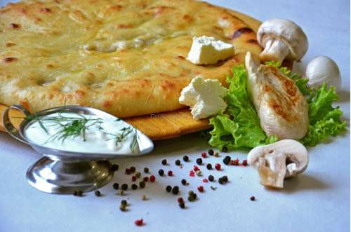 Осетинский пирог с индейкой, грибами и сыром 750 г.