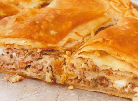 Пирог с мясом и картошкой со слоеного теста1 кг.