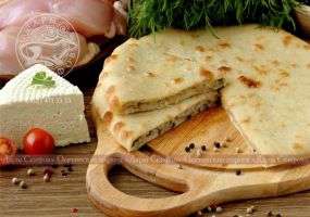 Осетинские пироги С курицей и сыром 1000 г.