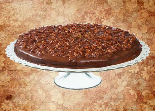 Торт Миндальный с карамелью и арахисом 1200 гр. / 12 порций