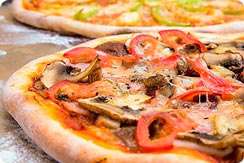 Пицца с курицей и грибами 400 г.