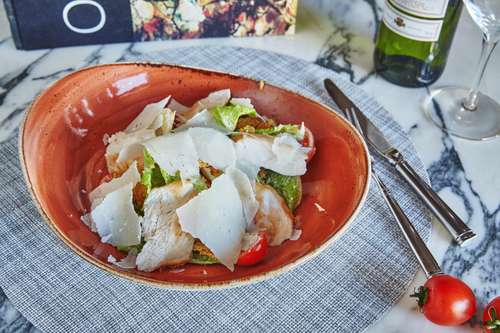 Салат «Цезарь» с курицей 140/90 г