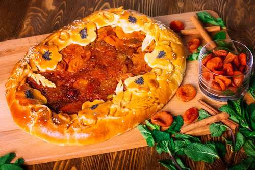 Пирог с курагой