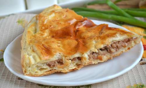 Пирог с мясом слоеный шт (300 г.)
