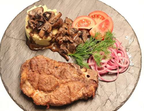 Стейк из свиной корейки 250/50/10 гр.