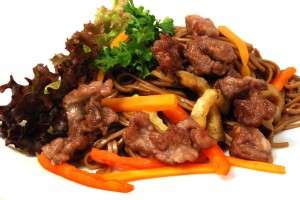 Гречневая лапша с говядиной и овощами 280 гр.