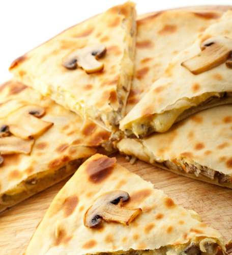 Домашняя пицца с ветчиной и грибами 950 гр.