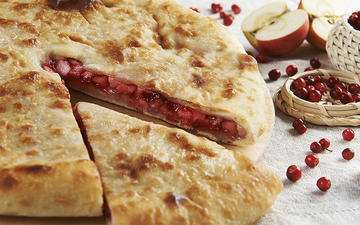 Пирог с яблоком и брусникой 900 г.